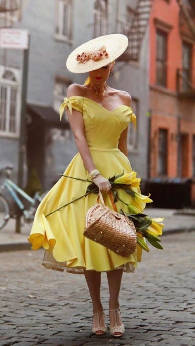 40s Mode, Idda Van Munster, Robes Vintage, Vestidos Vintage, Yellow Fashion, 50s Fashion, Vintage Glamour, 1950s Fashion, Mode Vintage