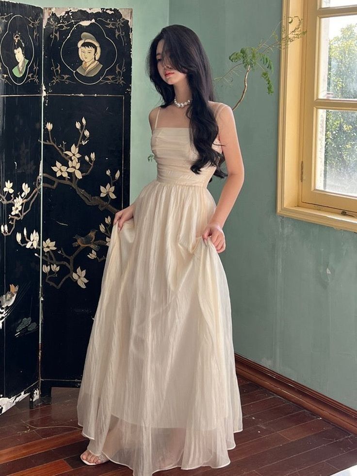 Beautiful White Dresses Classy, Ethereal Fairy Dress, How To Wear Dresses, Elegant Flowy Dress, Pretty Party Outfits, Prom Dresses Asian, Two Piece Formal Outfit, Cute Elegant Outfits, Dress Cute Aesthetic