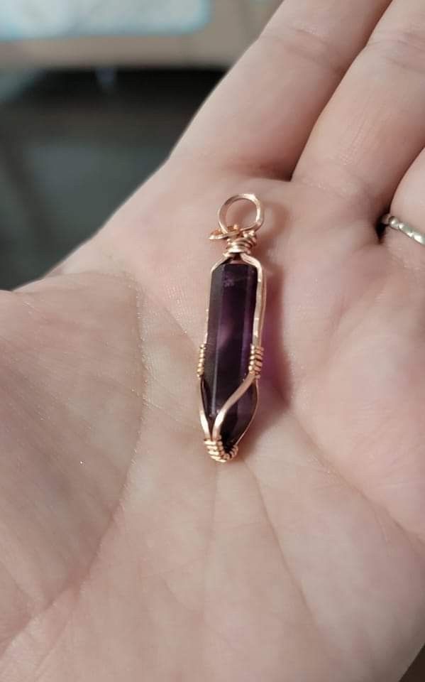 How To Wire Wrap Crystal Points, Wire Wrapped Quartz Point, Wire Wrap Crystal Point, Wire Wrapped Crystals, Wrapping Crystals, Copper Wire Crafts, Wire Wrapped Stone Jewelry, Wire Wrap Jewelry Designs, Wire Wrapping Diy