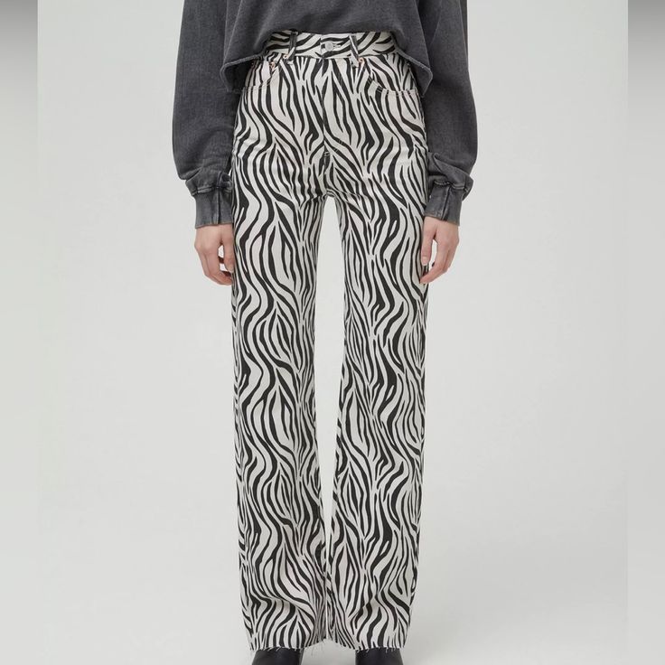 Pull&Bear | Zebra Print Wide Leg Jeans With Frayed Hem Nwot New Without Tags Size: 2 Msrp $45.90 Sold Out Online *Smoke-Free, Pet-Free Home Questions? Leave A Comment Below! #Pullandbear #Animalprint Zebra Jeans, Bear Pants, Pull Bear Jeans, Pull And Bear Jeans, Denim Ideas, Pull And Bear, Print Trends, Pants Pattern, Zebra Print