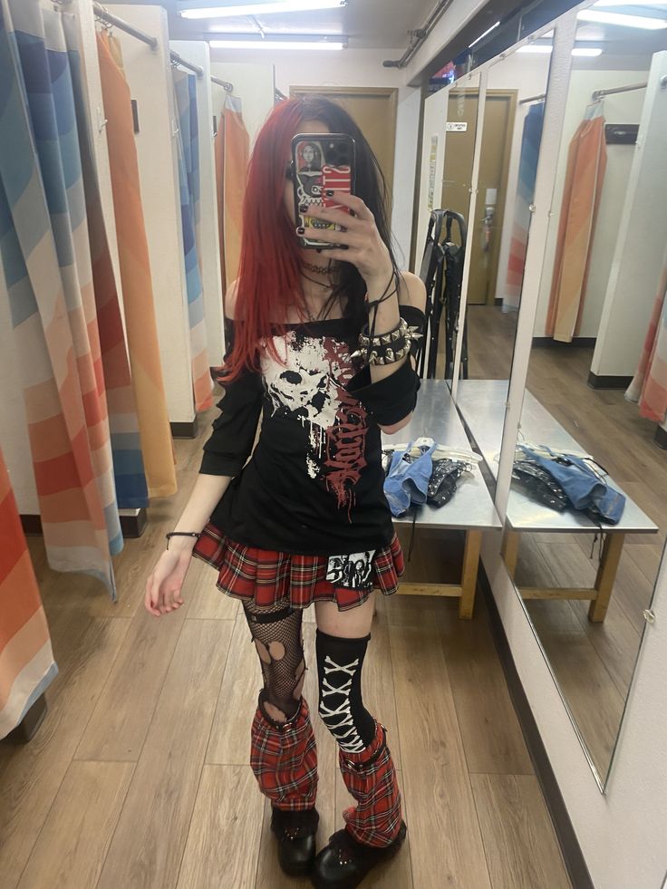 Punk Alternative Fashion, Red Black Clothes, Women's Fashion Alternative, Scene Inspired Outfits, 2013 Emo Aesthetic, Goth Scene Outfits, Scene Goth Outfits, Emo Bimbocore Outfits, Emo Cute Outfits