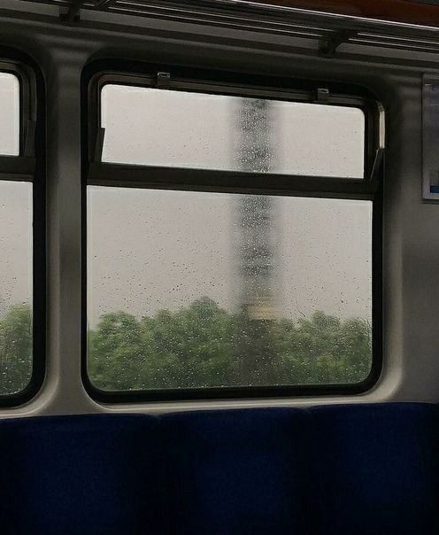 here is a photo of the window in train and it is raining outside Ian Curtis, Fotografi Vintage, Dark Paradise, Nature Aesthetic, Green Aesthetic, A Train, Aesthetic Photo, Rainy Days, The View