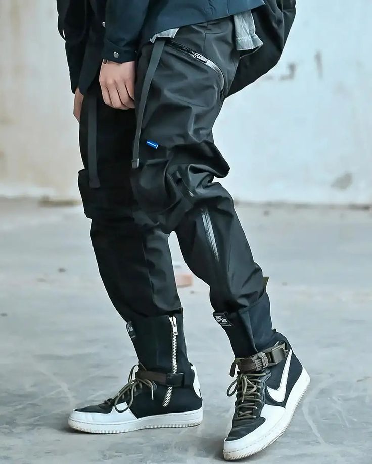 ’Kusaji’ Techwear cargo pants - STORM�™ Techwear Cargo Pants, Cyberpunk Pants, Hakama Pants, Techwear Pants, Techwear Outfits, Streetwear Pants, Pants Design, Urban Style, Military Fashion