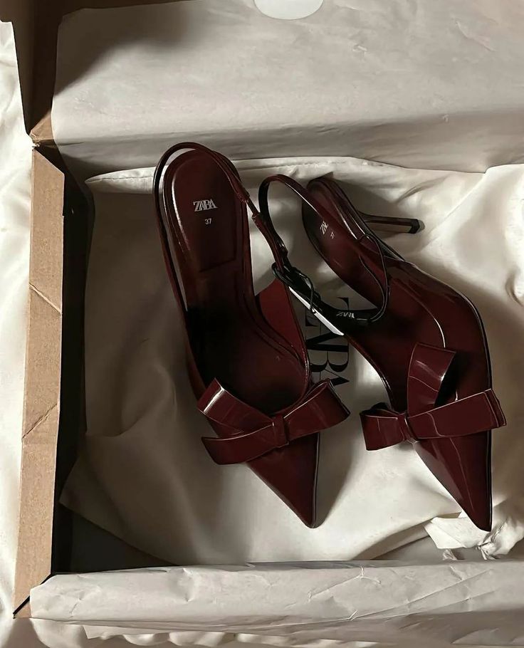 Pilates Food, Elegant Shoes Heels, Work Aesthetic, Girl Therapy, Personal Investigation, Food Motivation, Pretty Heels, Fancy Heels, Burgundy Heels