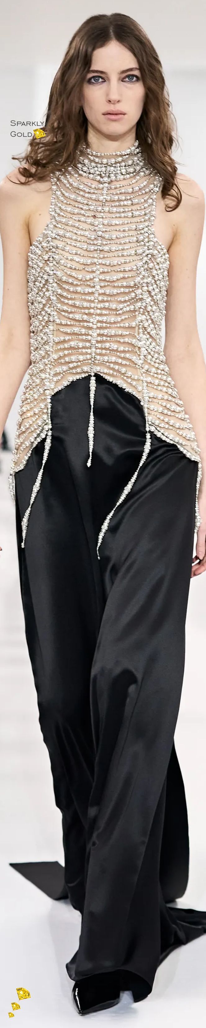 #Givenchy #Fall2023 #Runway #SparklyGold #HauteCouture #Fashion 🧣❄️ Givenchy Perfume, Givenchy Fashion, Givenchy Jewelry, Couture Outfits, Evening Gown Dresses, Spring Outfits Women, Fall 2023, Spring Summer Outfits, Dresses Long