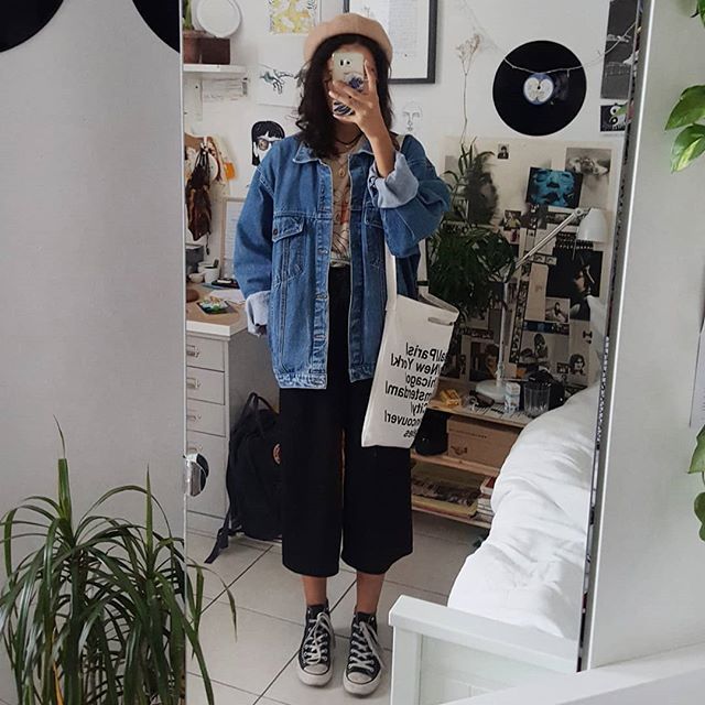 look like an art student hehe ! My denim jacket is from the amazing shop @ldn_vintage ! You can use the code MAINA20 to get 20% off at Artist Outfit Aesthetic, Art Student Outfit, Traditional Bags, Student Outfit, Ulzzang Outfit, Back To Uni, Uni Style, University Outfit, Denim Jacket Outfit