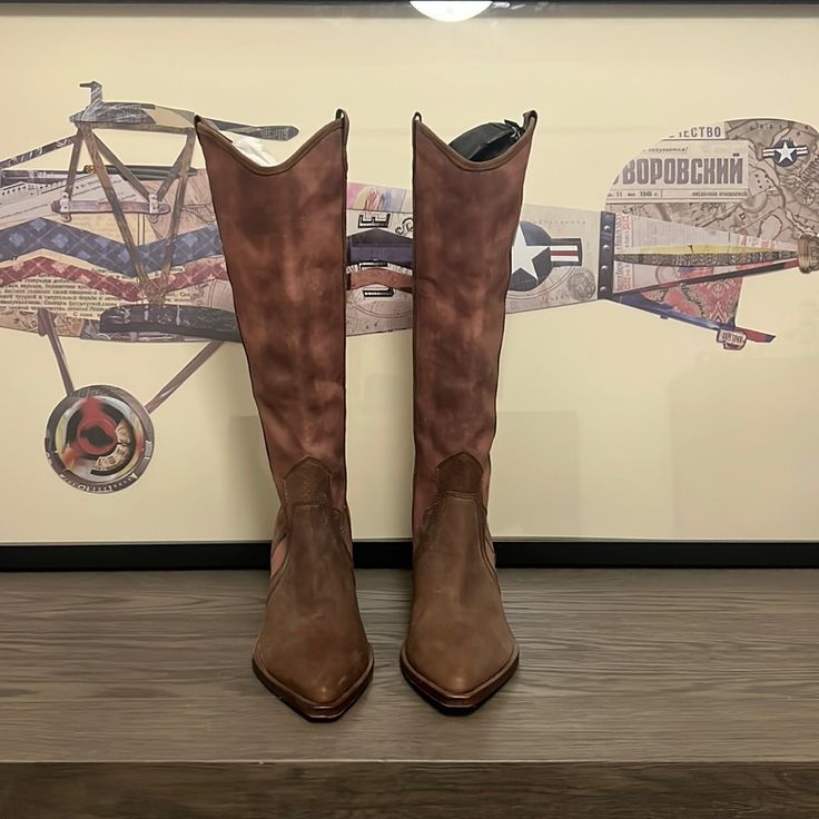 Worn Once For A Photo Shoot. Brand New. Western Style Super Comfy! Vintage Boots Aesthetic, Western Girls, Brown Western Boots, Dolce Vita Boots, Leather Western Boots, Fall Fit, Western Girl, Western Boot, Vintage Boots