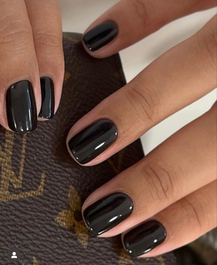 Elegant Nails Classy Black, Black Nails With Chrome, Black Nail Gel, Elegant Nails Classy, Nail Gel Manicure, Black Cherry Nails, Nails With Chrome, Black Chrome Nails, Multicolored Nails