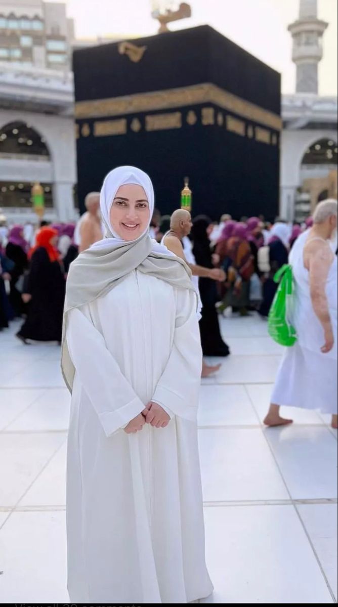 Makkah Background, Moula Abbas, La Mecca, Sana Khan, Persian Fashion, Muslim Fashion Hijab Outfits, Cute Couples Photography, Muslim Fashion Hijab, Girly Images