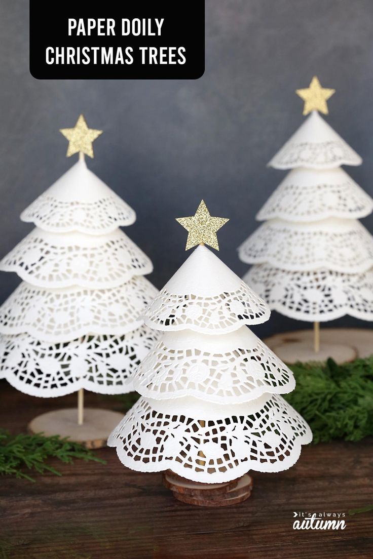 paper doily christmas trees with gold stars on top and text overlay that says paper doily christmas trees