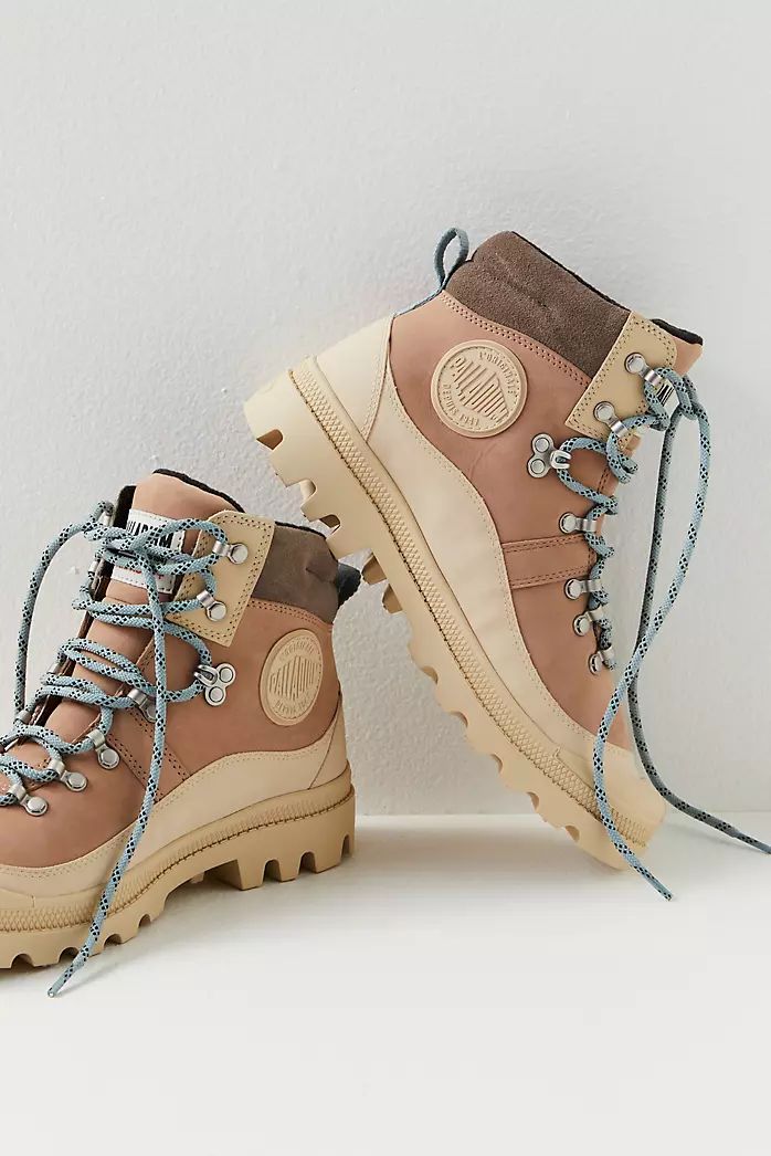 Stylish Hiking Boots, Women’s Hiking Boots, Cute Hiking Outfit, Hiking Fits, Weather Boots, Hiking Boots Women, Snow Boots Women, Hiking Women, Winter Snow Boots