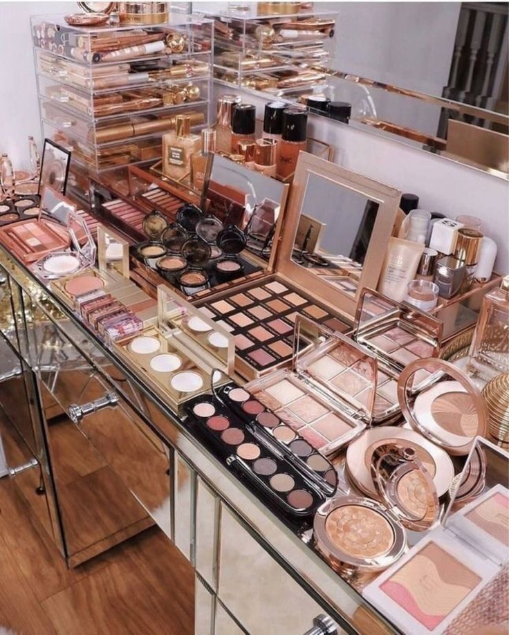 Ruang Make Up Mewah, Lemari Make Up, Mek Up, Koleksi Makeup, Rangement Makeup, Makeup Beauty Room, Penyimpanan Makeup, Makeup Collection Goals, Makeup Vanities