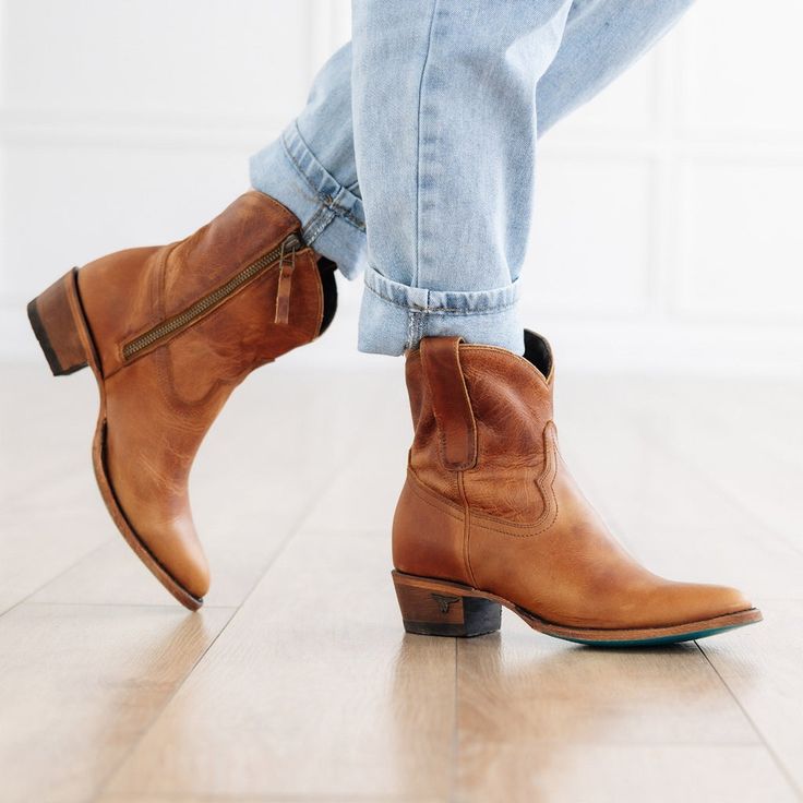 Plain Jane Bootie - Terracotta Trendy Ankle Boots, Outfits With Western Ankle Boots, Women’s Cowboy Boots, Short Western Boots Outfit, Short Western Boots, Cowgirl Ankle Boots, Boots For Women Ankle, Western Boots Outfit, Womens Leather Booties