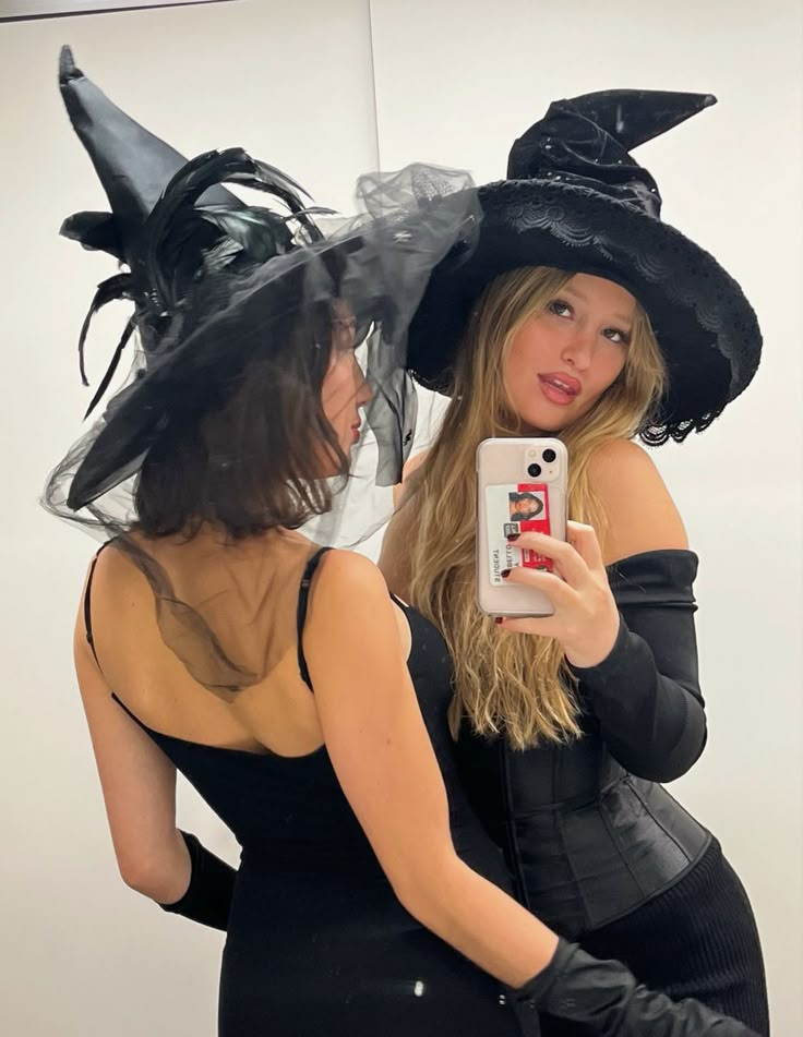 #witch #costume #halloween #aesthetic #costumeideas #mirror #blonde #corset #spooky #makeup #darkmakeup #academia #fairy #grunge #90s #kendall #2000s #wispy #easyhalloweenideas Witch Costume Aesthetic Makeup, Modern Halloween Aesthetic, Halloween Costumes Burnett, Blonde Witch Costume, Coven Halloween Costume, Witch Costume Corset, Coven Witches Costume, Blonde Witch, Witch Costumes Aesthetic