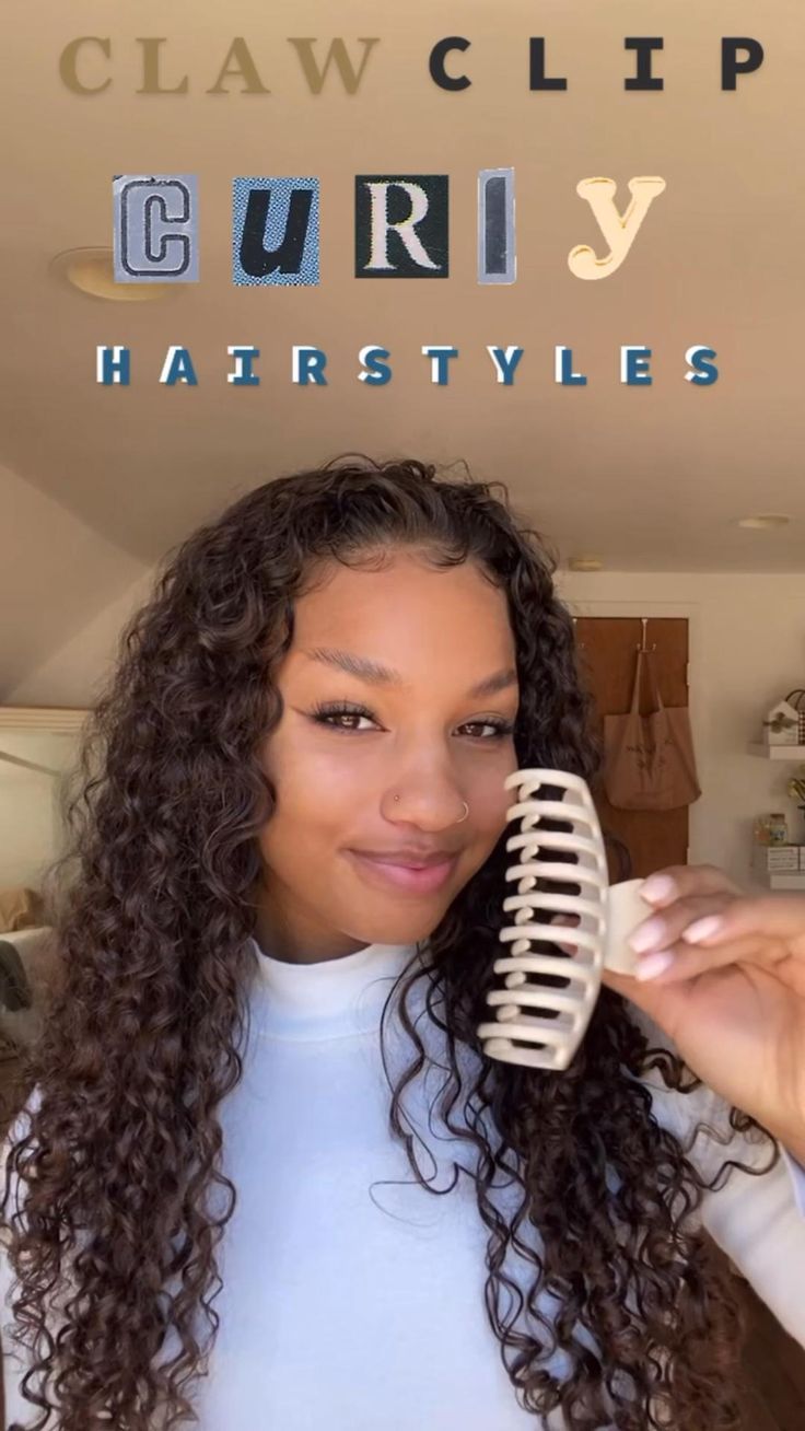 Quick Curly Hairstyles, Claw Clip Hairstyles, Curly Hair Beauty, Mixed Curly Hair, Hairstyles Homecoming, Curly Hair Videos, Cute Curly Hairstyles, Curly Hair Styles Easy, Clip Hairstyles