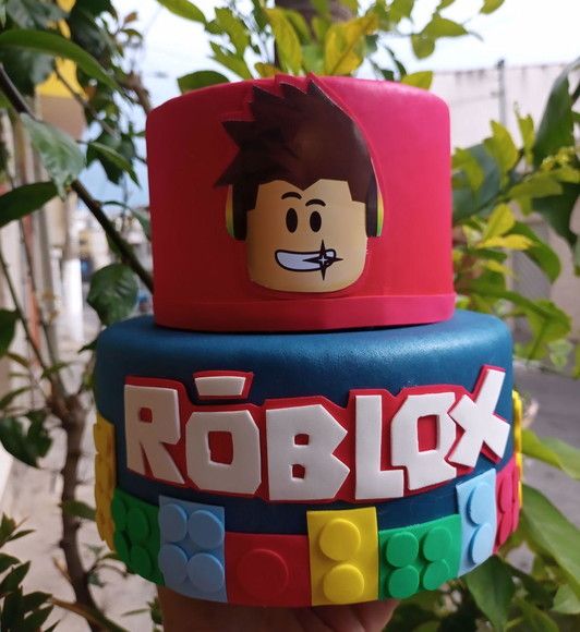 two legos stacked on top of each other with the word roblox printed on them