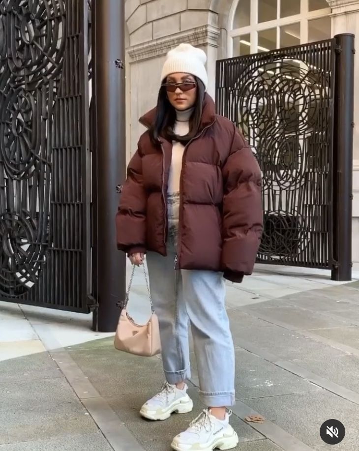 Brown Puffer Coat Outfit, Puffer Jacket Hijab Outfit, Trendy Brown Puffer Jacket For Winter, Oversized Puffer Jacket For Fall Streetwear, Brown Puffer Jacket For Winter Streetwear, Korean Fashion Puffer Jacket, Outer Outfit, Puffer Outfit, Hijab Fashion Summer