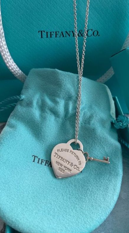 Colar Tiffany E Co, Return To Tiffany Necklace, Tiffany And Co Jewelry, Tiffany And Co Necklace, Tiffany Diamond, Tiffany Necklace, Key Pendant Necklace, Heart Key, Hot Jewelry