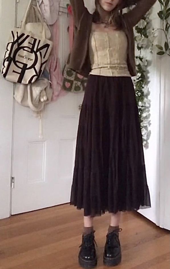 Long Skirt Girly Outfits, Long Skirt Grunge, Grunge Church Outfit, Long Black Skirt Grunge Outfit, Church Outfit Aesthetic, Crowcore Fashion, 90s Long Skirt Grunge, Maxi Skirt Alt Outfit, Acubi Fashion Midi Skirt