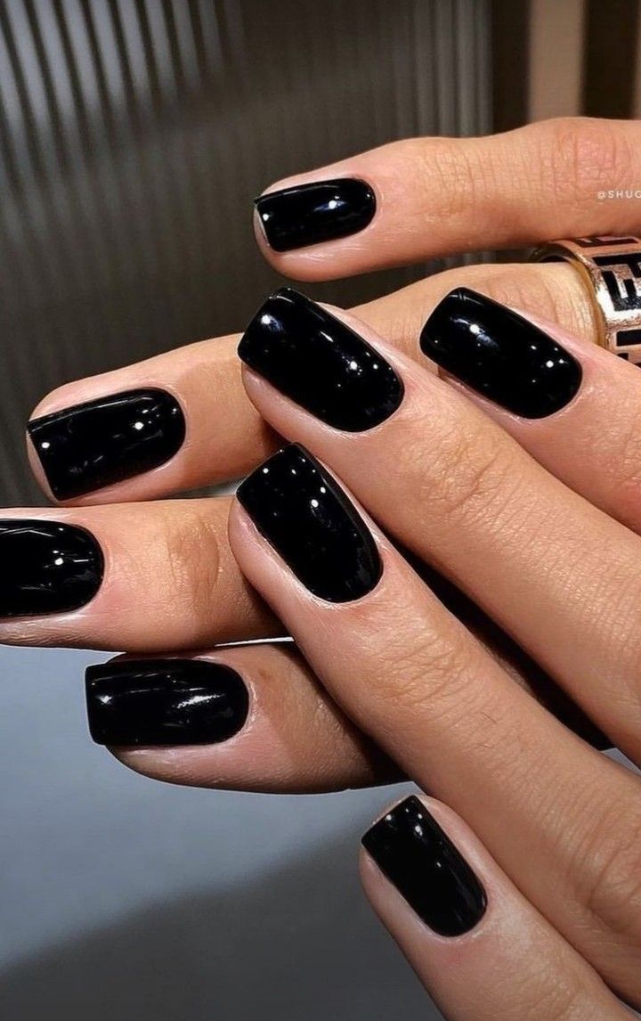 Black Nails Short, Nude Nail Designs, Black Nail Polish, Black Nail, Dark Nails, Neutral Nails, Girls Nails, Nail Games, Square Nails