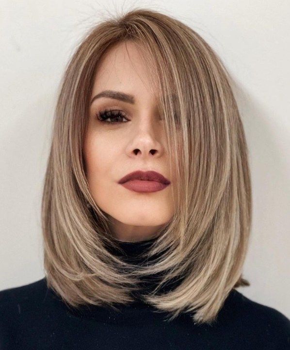 Medium Length Layered Cut for Straight Hair Tuns Bob Lung, Angled Hair, Womens Haircuts Medium, Haircut Styles, Lob Haircut, Wavy Hairstyles, Haircuts For Medium Hair, Brown Blonde Hair, Long Blonde