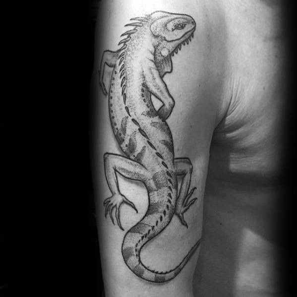 a lizard tattoo on the back of a man's arm