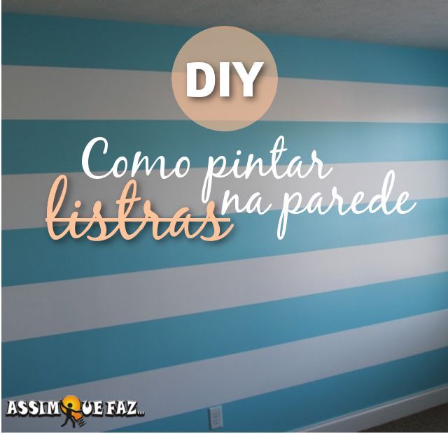 a blue and white striped wall with the words diy written in spanish on it