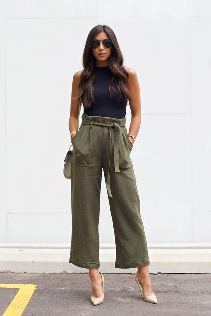 How To Wear Culottes, Work Outfits Frauen, Rok Outfit, Top Noir, Khaki Style, Casual Party Outfit, Style Casual Chic, Heeled Pumps, Office Outfits Women