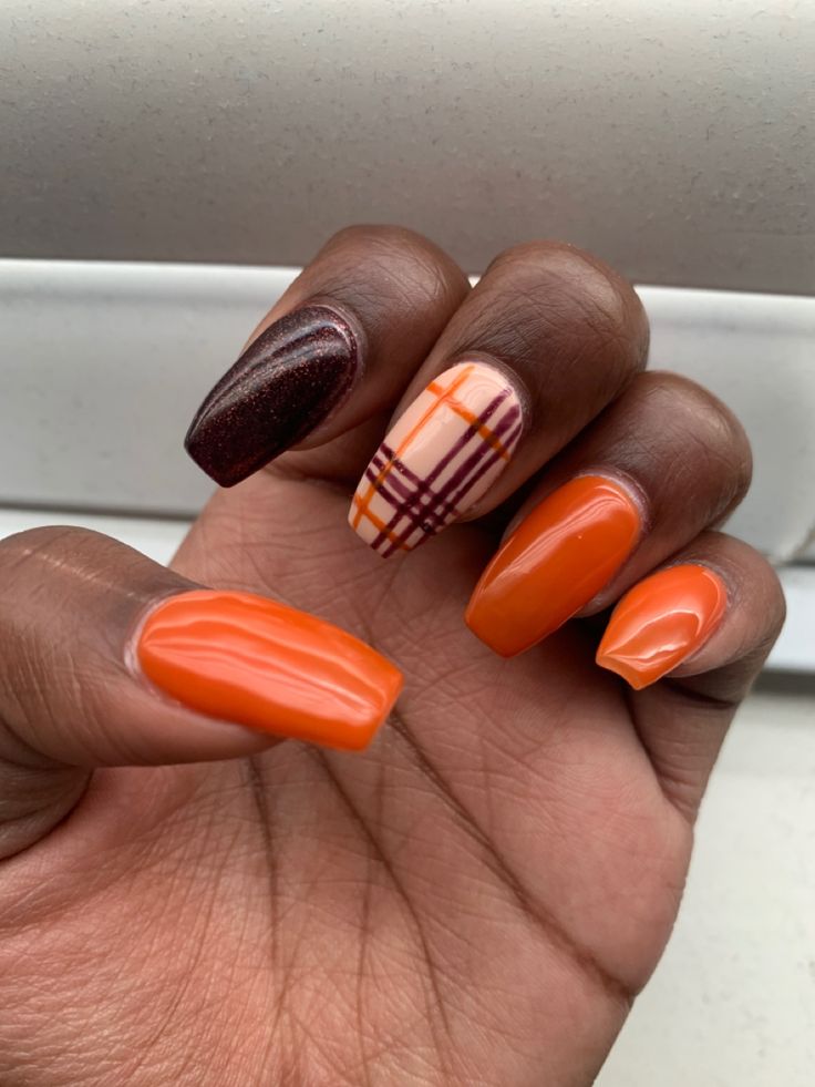 Fall Nails Stripes, Burnt Orange Dip Nails, Simple Fall Halloween Nails, Power Dip Nails Ideas Fall, Burnt Orange And Navy Nails, Dip Fall Nail Ideas, Orange Thanksgiving Nails, Squirrel Nail Art, Fall Season Nails Gel