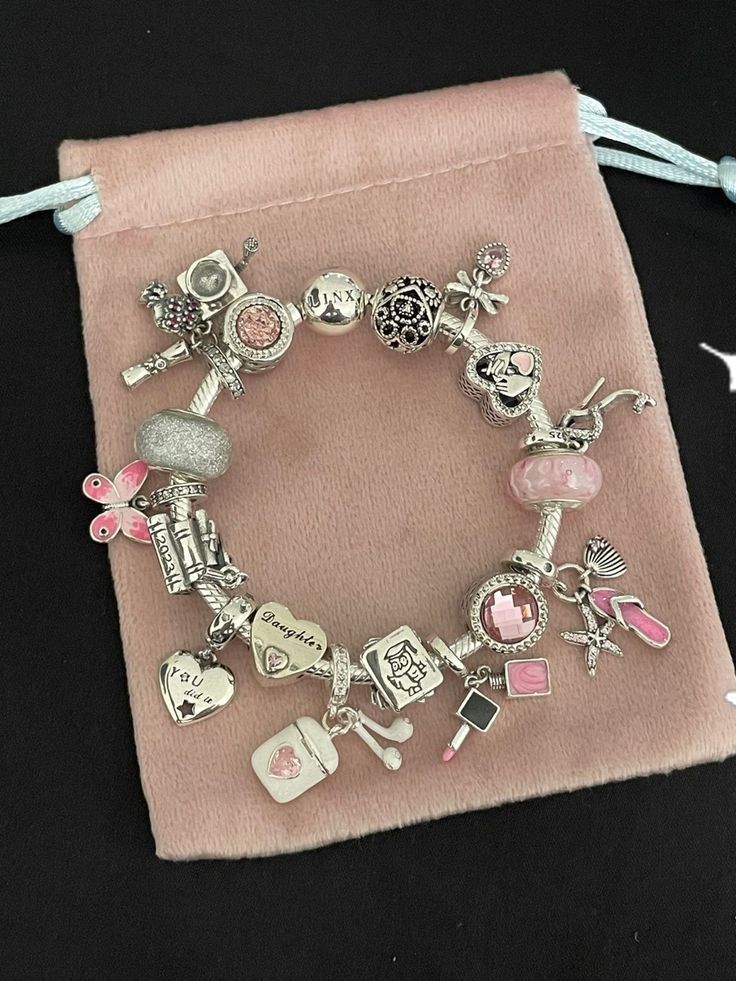 Jam Aesthetic, Aesthetic Floor, Wallpaper Facebook, Pandora Bracelet Charms Ideas, Xoxo Jewelry, Girly Bracelets, Pandora Bracelet Designs, Images Hello Kitty, Black Korean