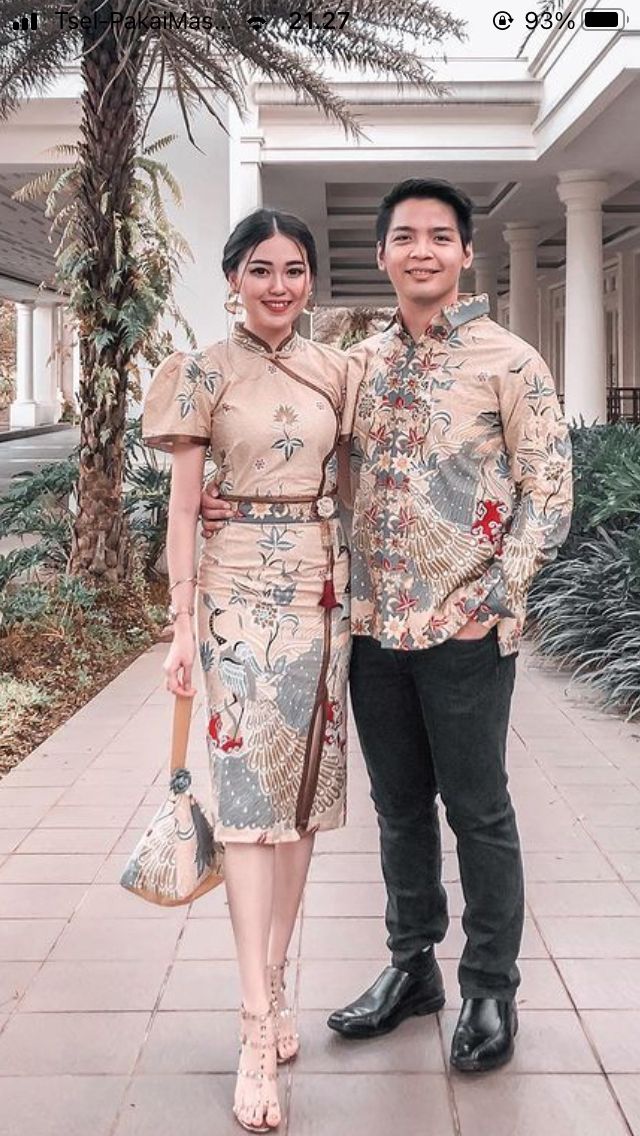 Baju Imlek Chinese Dresses, Batik Cheongsam Modern, Dress Batik Modern Fashion Style, Batik Modern Fashion Style, Cheongsam Batik, Sangjit Dress, Dress Batik Modern, Chinese Dress Modern, Model Dress Batik