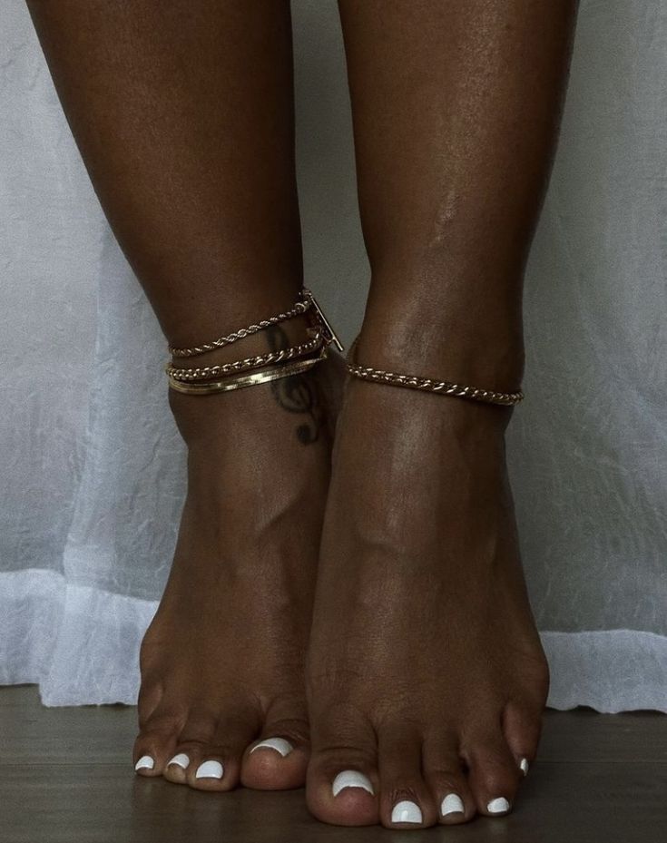 Gold Toe Rings, Dope Jewelry Accessories, Foot Bracelet, Dope Jewelry, Girly Accessories, Jewelry Fashion Trends, Classy Jewelry, Foot Jewelry, Jewelry Lookbook