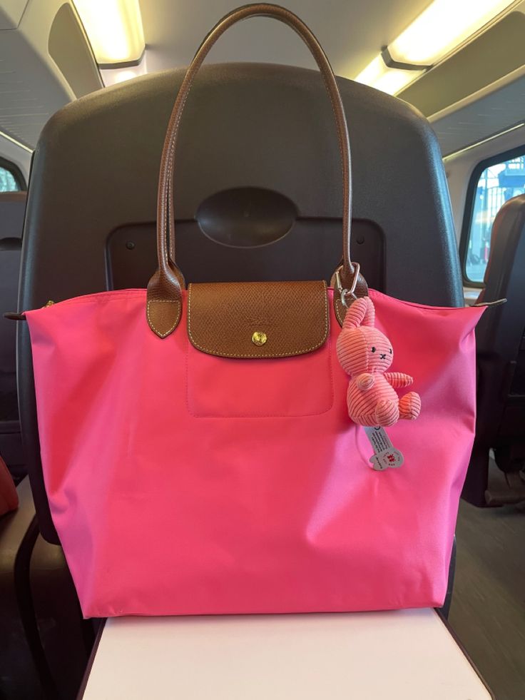 Pink Longchamp Bag Outfit, Pink Longchamp Bag, Longchamp Bag Outfit, Long Champ, Hot Pink Bag, Pop Bag, Longchamp Bag, Longchamp Bags, Girly Bags