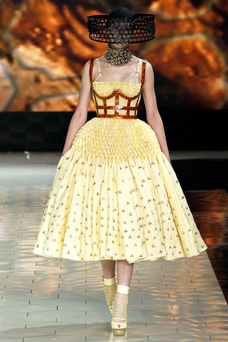 Catwalk Dresses 2012 – Best Dresses from the Catwalk (Vogue.com UK) Catwalk Dress, Bee Dress, Sarah Burton, Mcqueen Fashion, Bee Inspired, Moda Paris, Couture Gowns, Nails Short, Mellow Yellow