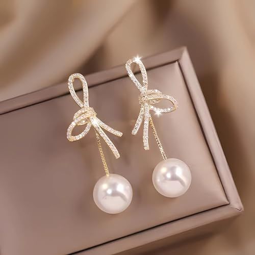 Elegante Y Chic, Diamond Bows, Pearl And Diamond Earrings, Women Earrings, Earrings Diamond, Rhinestone Bow, Statement Drop Earrings, Bow Earrings, Trendy Earrings