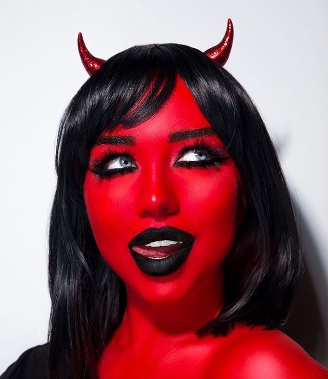 Red Devil Makeup, Werewolves Art, Devil Makeup Halloween, Makup Looks, Devil Makeup, Dark Green Hair, Most Creative Halloween Costumes, Up Halloween Costumes, Halloween Costumes 2022