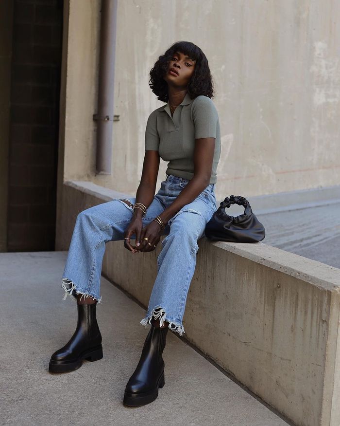 The Anti-Skinny Jean Trend That's Back and Cooler Than Ever How To Style Chelsea Boots, Chelsea Boots Outfit, Straight Leg Jeans Outfits, Ripped Jeans Outfit, Lug Sole Boots, Love Jeans, Trending Boots, Outfit Jeans, Jean Trends