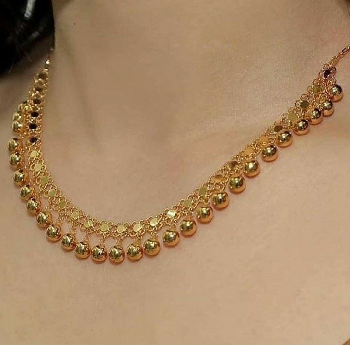 Plain Gold Necklace Designs, Golden Necklace Indian, Light Weight Gold Jewellery Indian, Necklace Design Ideas, Simplistic Jewelry, Middle East Jewelry, Mango Necklace, Simple Necklaces, Stylish Lady