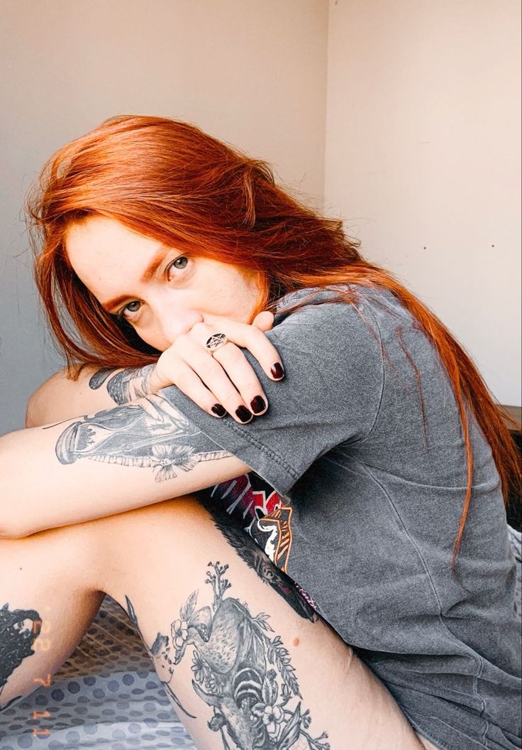 red velvet Redheads With Tattoos, Red Head With Tattoos, Redhead With Tattoos, Red Head Tattoo, Redhead Tattoos, Hair Tattoo Girl, Red Hair Tattoos, Art Tattoo Ideas, Witchy Hair