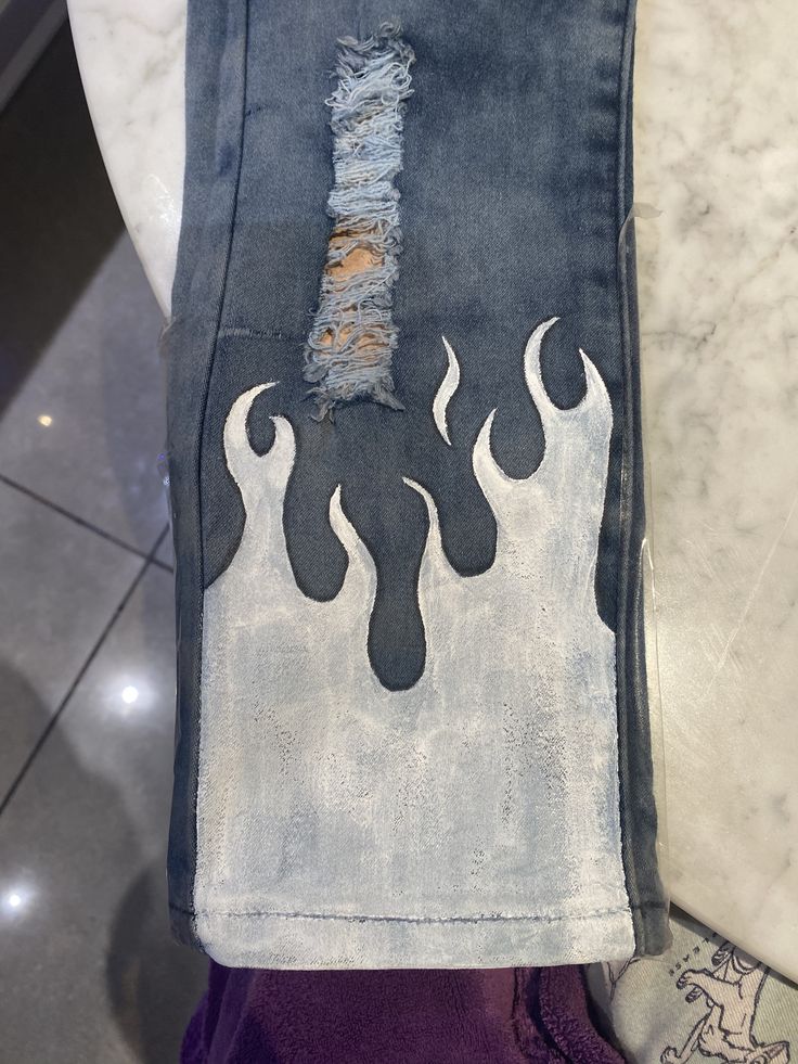 Flame Jeans, Custom Jeans Diy, Jeans Tutorial, Diy Denim Jacket, Clothing Crafts, Diy Denim, Hd Nature Wallpapers, Nature Wallpapers, Cartoon Wallpaper Hd