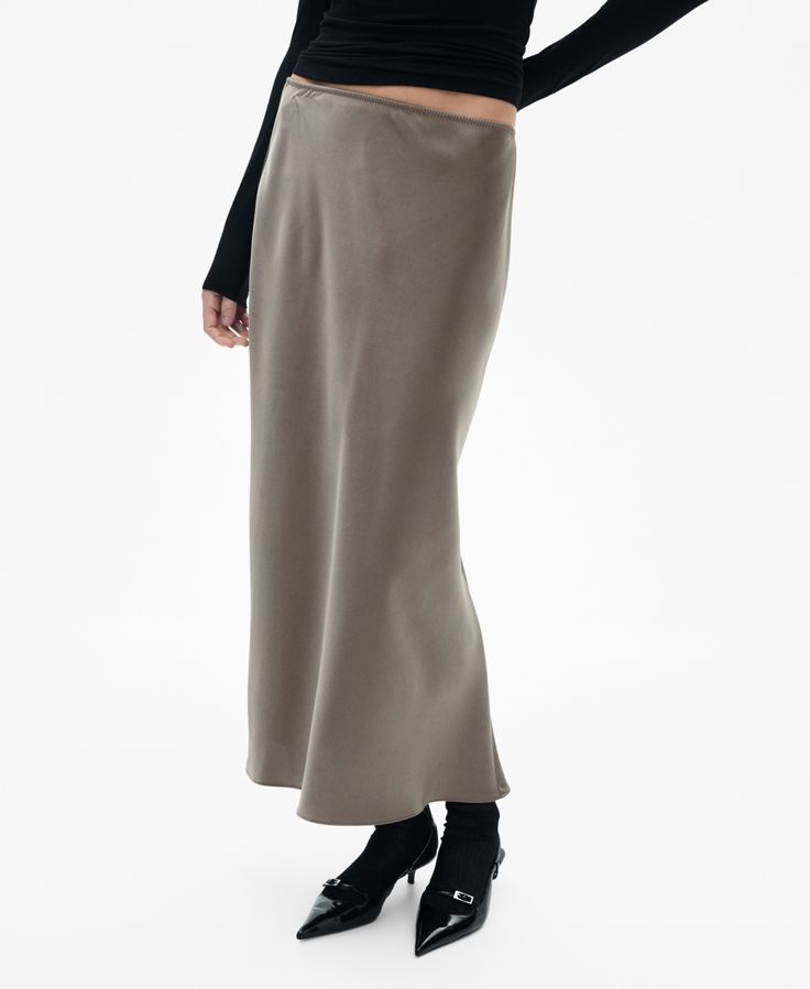 in stock Midi Satin Skirt, Dress Shirt And Tie, Tall Jeans, Sneaker Dress Shoes, Women Midi, Satin Skirt, Men's Beauty, Tommy Hilfiger Man, Designer Suits