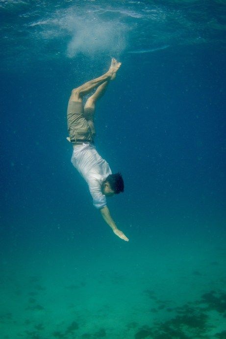 a man is swimming in the water with his head above the water's surface