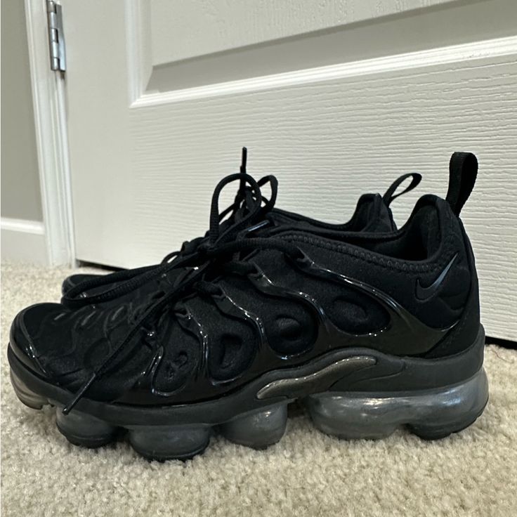 Women’s 8.5 All Black Nike Vapormax. Rarely Worn, Small Scuff On The Toe (Shown In Photo Above). All Black Nikes, Nike Vapormax, Black Nike, Shoes Nike, Nike Black, Black Nikes, Womens Shoes Sneakers, All Black, Nike Shoes