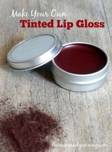 Lip Gloss Recipe, Alkanet Root, Make Your Own Makeup, Makeup Recipes, Homemade Makeup, Tinted Lip Gloss, Lip Balm Recipes, Homemade Cosmetics, Homemade Lip Balm