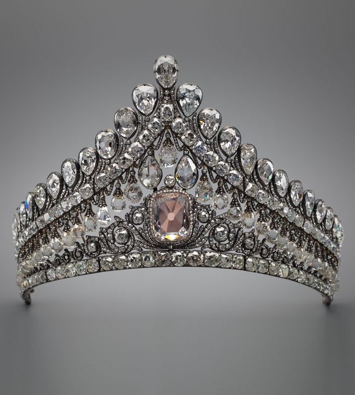 An antique Kokoshnik diadem, early 19th century. Maria Feodorovna, Royal Crown Jewels, Tiaras Jewellery, Royal Crowns, Beautiful Tiaras, Royal Tiaras, Diamond Tiara, Royal Jewels, Wedding Crown