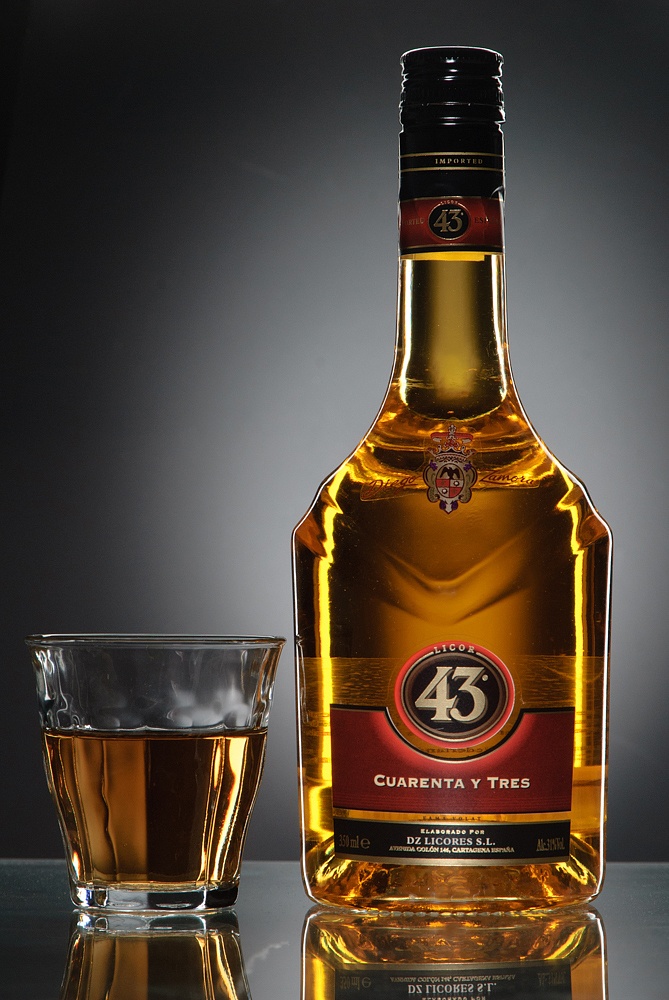 Licor 43 part 2 Alcohol Spirits, Metal Art Jewelry, Party Drinks Alcohol, Liquor Drinks, Digital Marketing Seo, Whiskey Drinks, Cigars And Whiskey, Cake Decorating Designs, Whiskey Decanter