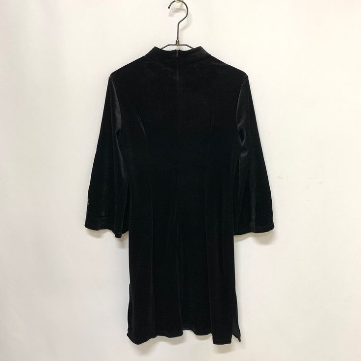 A Chinese dress made of velour material with an embroidered design.

 There is a zip on the back for easy removal.



・Shoulder width 34cm

 Width: 41.5cm

 Length: 84cm

 Sleeve length: 41cm

 standard

 ■ Country of Origin: China

 ■Material: 90% polyester

 10% Polyurethane



 Notes

 ■About size

 Actual dimensions are measured when laid flat. Please note that there may be slight differences depending on the material.


 
■About color

 Please note that the colours of the actual product ma Winter Mini Velvet Dress, Black Velvet Mini Dress For Fall, Black Velvet Knee-length Dress, Velvet Knee-length Mini Dress For Night Out, Black Fitted Knee-length Velvet Dress, Mini Velvet Dresses For Fall, Black Velvet Knee-length Dress For Evening, Mini Tight Dress, Vision Street Wear