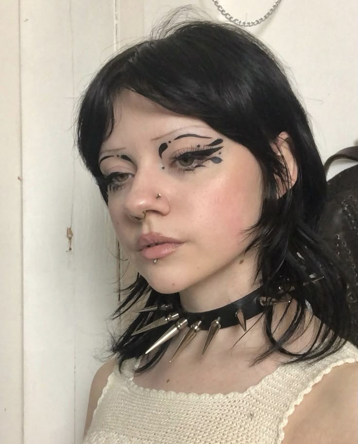 Simple Graphic Eyeliner, Maquillage On Fleek, Punk Makeup, Graphic Makeup, Mask Makeup, Swag Makeup, Alternative Makeup, Edgy Makeup, Creative Makeup Looks