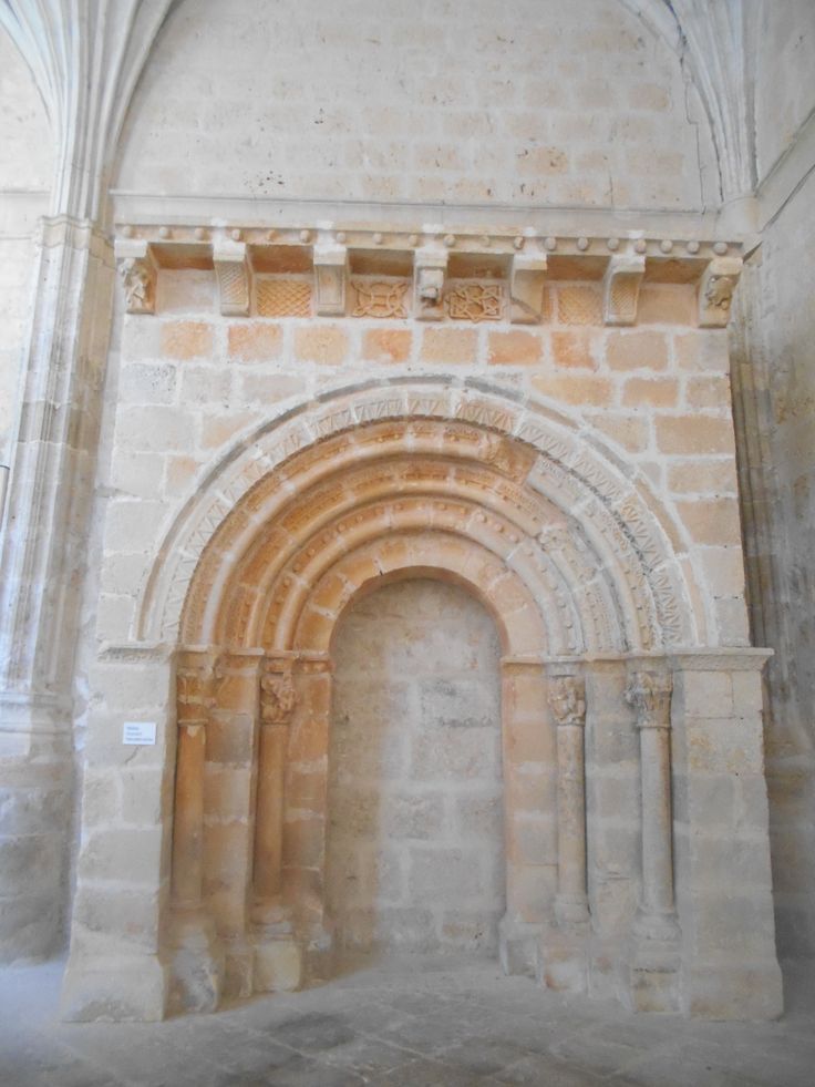 Pórtico ciego en claustro. | Pórticos, Catedral