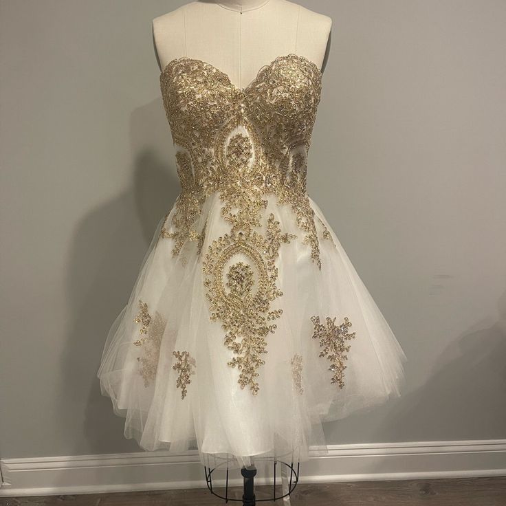 Contact Me For More Pics Gold Quince Chambelanes, White And Gold Quince, White And Golden Dress, Dama Dresses For Quince Gold, Quince Chambelanes, Gold Dress Aesthetic, Dama Dresses For Quince, Gold Quince, White Gold Dress